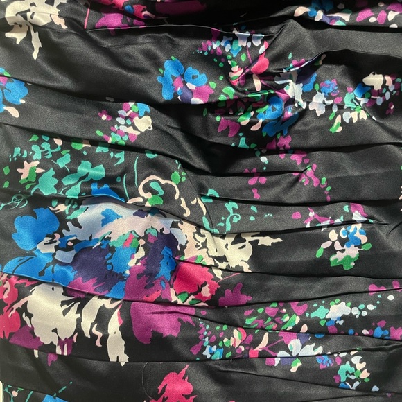 Express Floral Ruched Dress - Picture 4 of 4